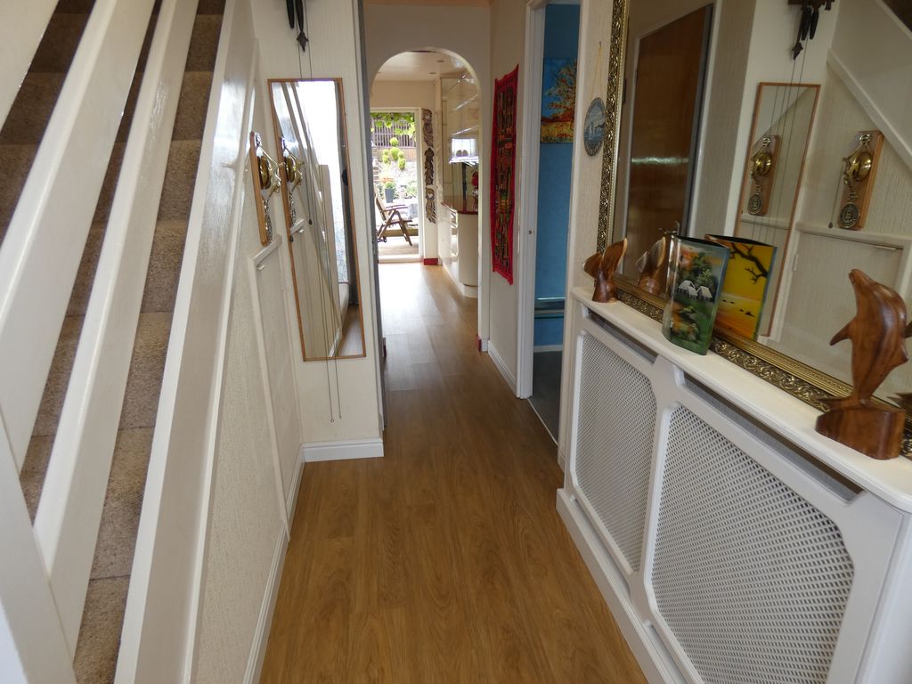 Entrance Hallway- click for photo gallery